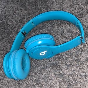 SOLD Blue Beats Solo